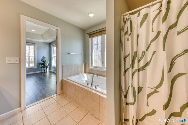 194 Sterling Drive 194, Newington, CT 06111