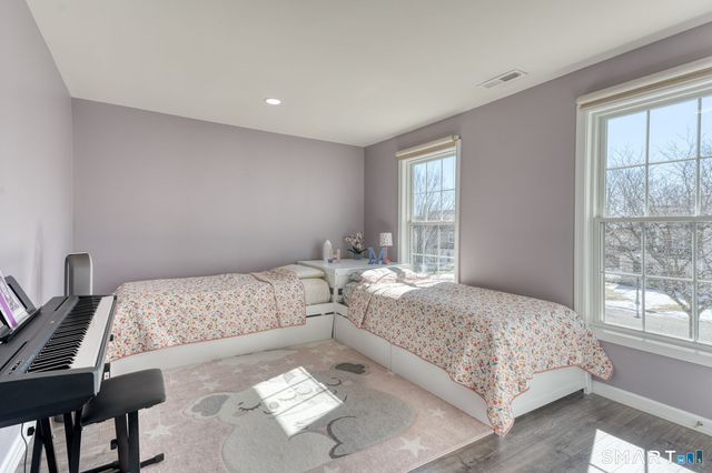 194 Sterling Drive 194, Newington, CT 06111