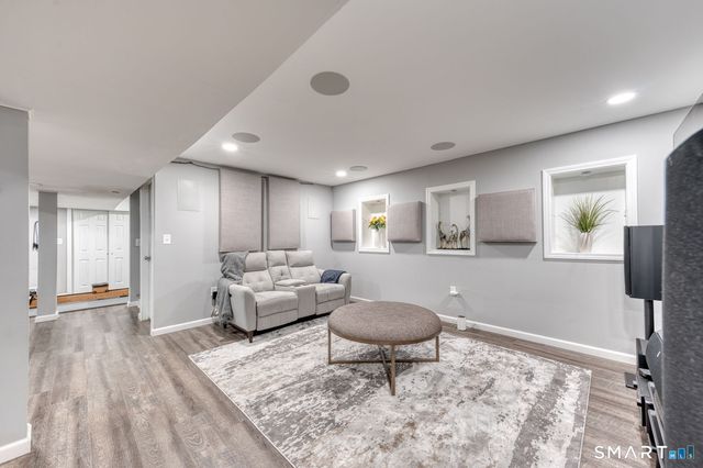 194 Sterling Drive 194, Newington, CT 06111