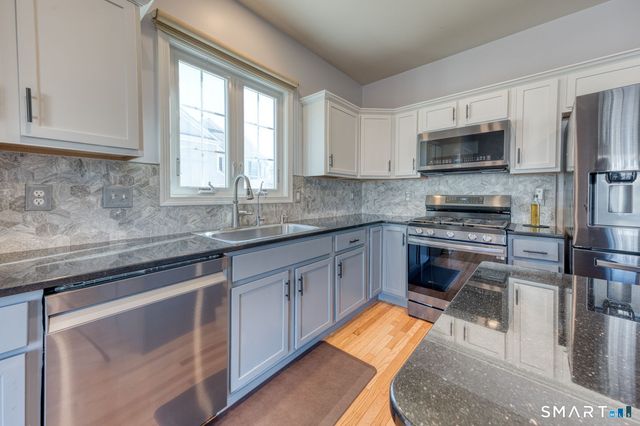 194 Sterling Drive 194, Newington, CT 06111