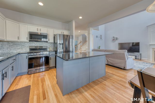 194 Sterling Drive 194, Newington, CT 06111