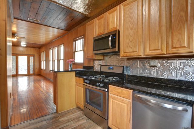 647 Bungalow Ln, Baton Rouge, LA 70802