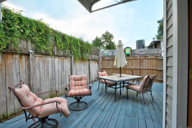 647 Bungalow Ln, Baton Rouge, LA 70802