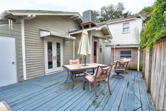 647 Bungalow Ln, Baton Rouge, LA 70802