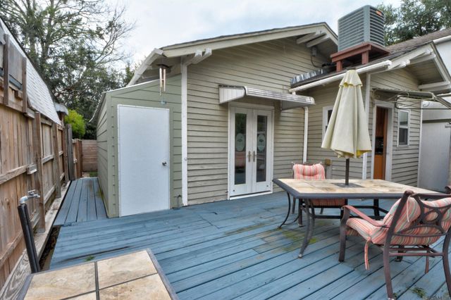 647 Bungalow Ln, Baton Rouge, LA 70802