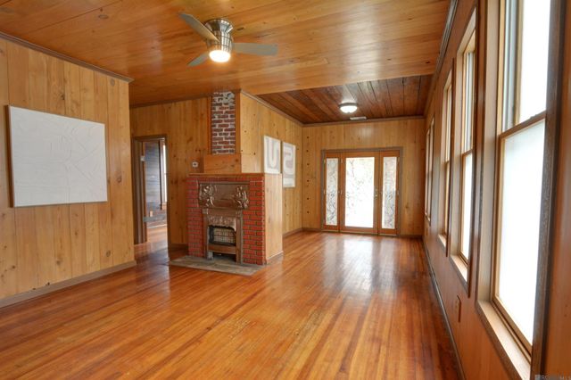647 Bungalow Ln, Baton Rouge, LA 70802