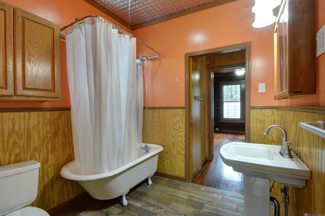 647 Bungalow Ln, Baton Rouge, LA 70802