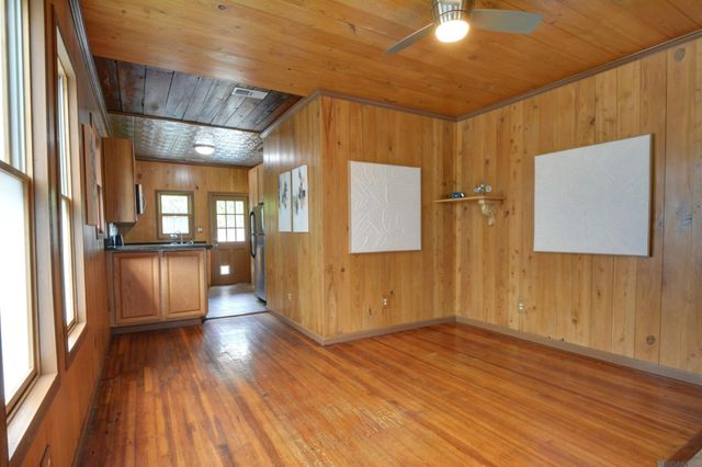 647 Bungalow Ln, Baton Rouge, LA 70802