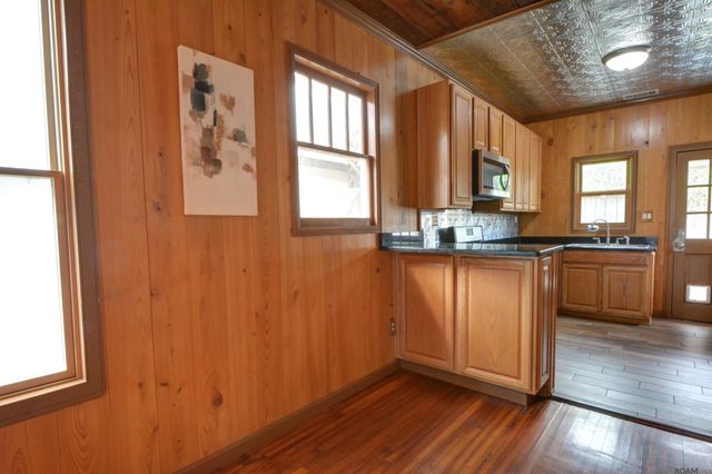 647 Bungalow Ln, Baton Rouge, LA 70802