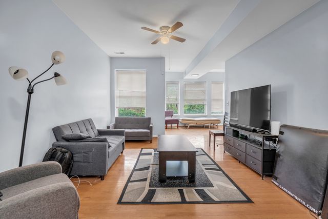 6706 S Ridgeland Avenue 3C, Chicago, IL 60649