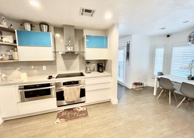 155 Granada Ave, Weston, FL 33326