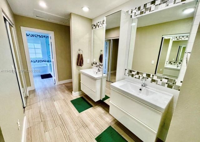 155 Granada Ave, Weston, FL 33326