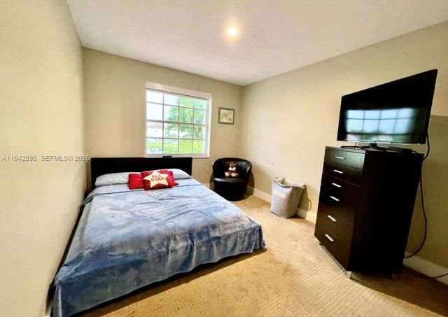 155 Granada Ave, Weston, FL 33326