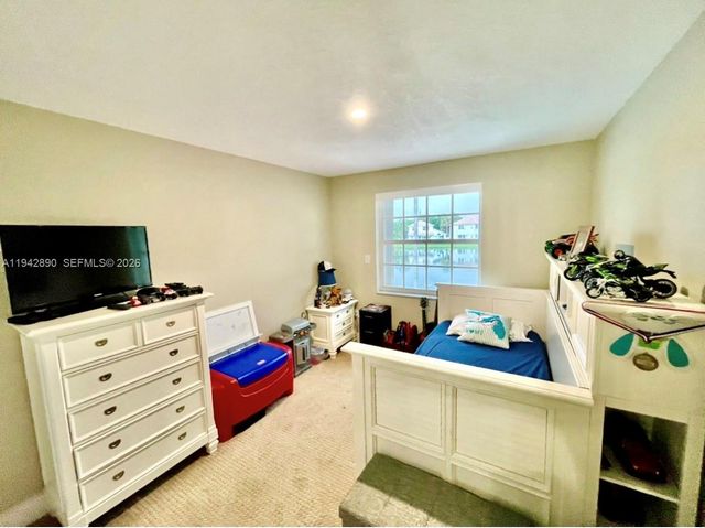 155 Granada Ave, Weston, FL 33326