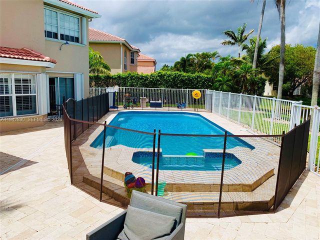 155 Granada Ave, Weston, FL 33326