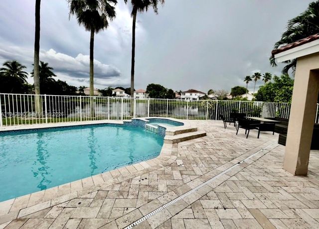 155 Granada Ave, Weston, FL 33326