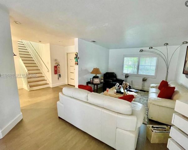 155 Granada Ave, Weston, FL 33326