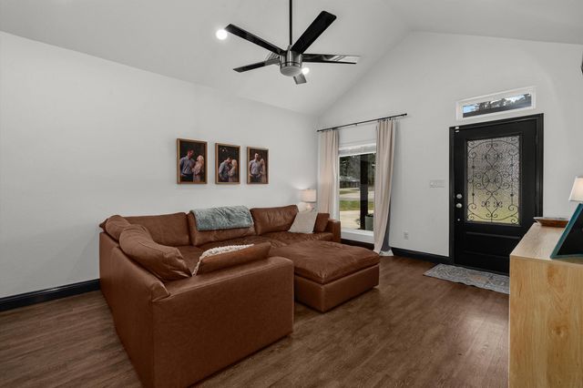 192 N Pinewood DR, Carthage, TX 75633