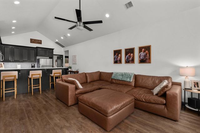 192 N Pinewood DR, Carthage, TX 75633