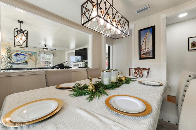 5236 N Shore Circle, Moss Point, MS 39563