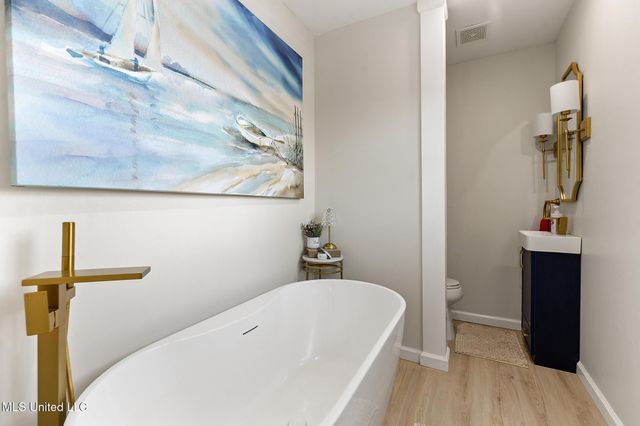 5236 N Shore Circle, Moss Point, MS 39563