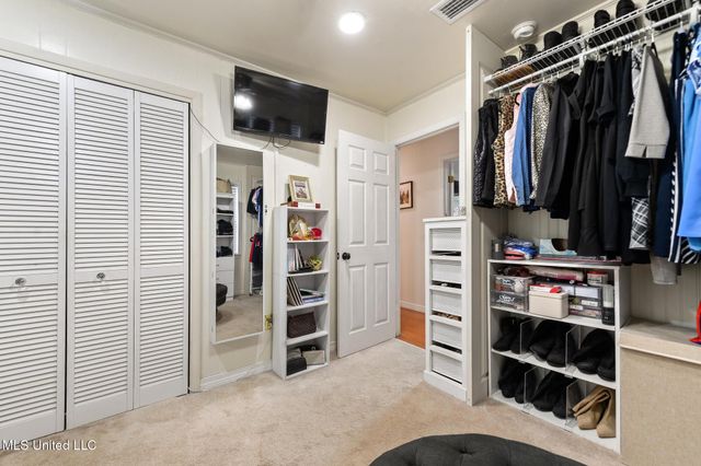 5236 N Shore Circle, Moss Point, MS 39563