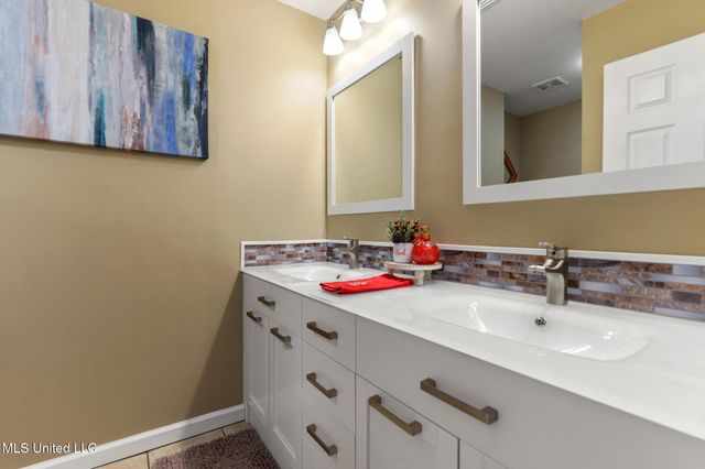 5236 N Shore Circle, Moss Point, MS 39563