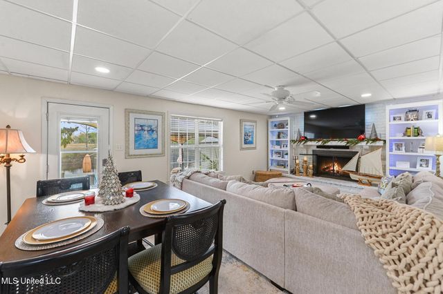 5236 N Shore Circle, Moss Point, MS 39563