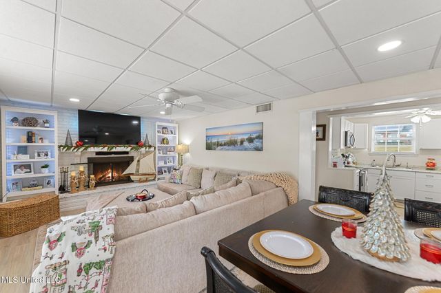 5236 N Shore Circle, Moss Point, MS 39563