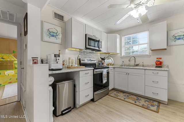 5236 N Shore Circle, Moss Point, MS 39563