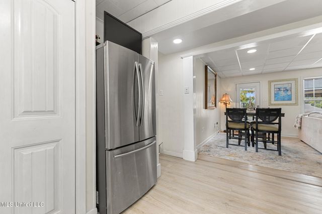 5236 N Shore Circle, Moss Point, MS 39563