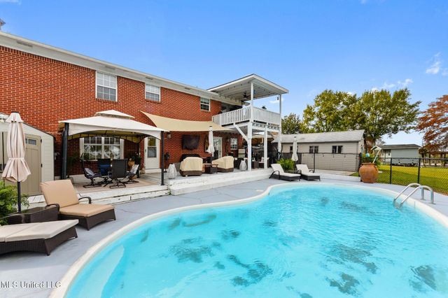 5236 N Shore Circle, Moss Point, MS 39563