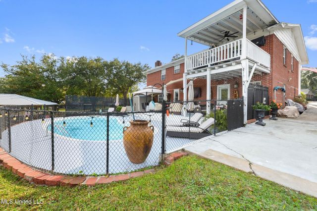 5236 N Shore Circle, Moss Point, MS 39563