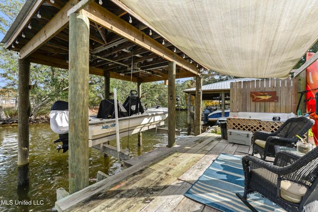 5236 N Shore Circle, Moss Point, MS 39563