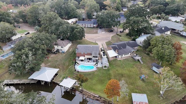 5236 N Shore Circle, Moss Point, MS 39563