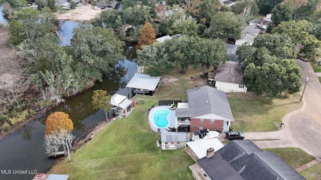 5236 N Shore Circle, Moss Point, MS 39563