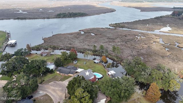5236 N Shore Circle, Moss Point, MS 39563