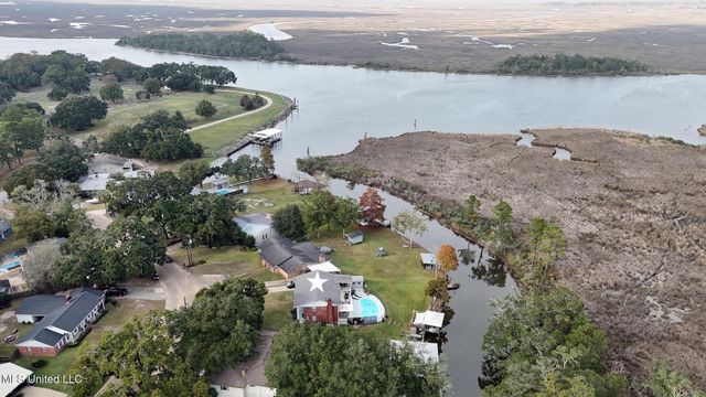 5236 N Shore Circle, Moss Point, MS 39563