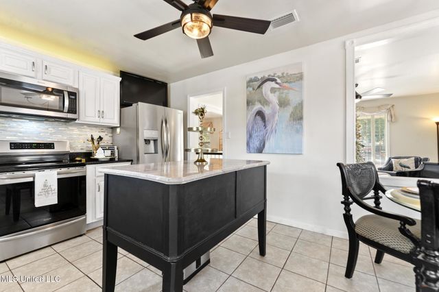 5236 N Shore Circle, Moss Point, MS 39563