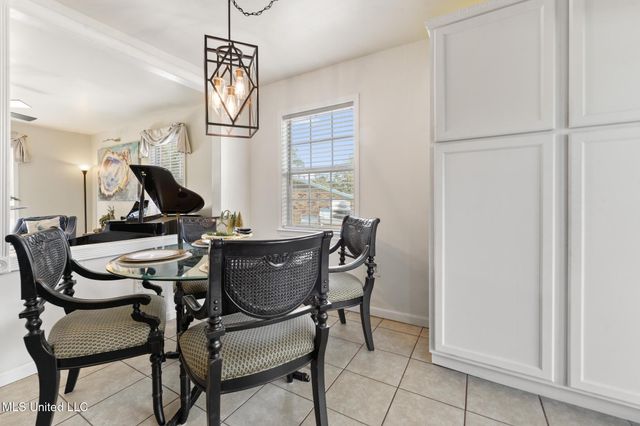 5236 N Shore Circle, Moss Point, MS 39563