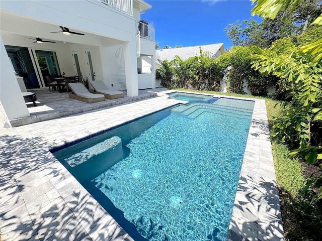 1647 SIESTA DRIVE, Sarasota, FL 34239