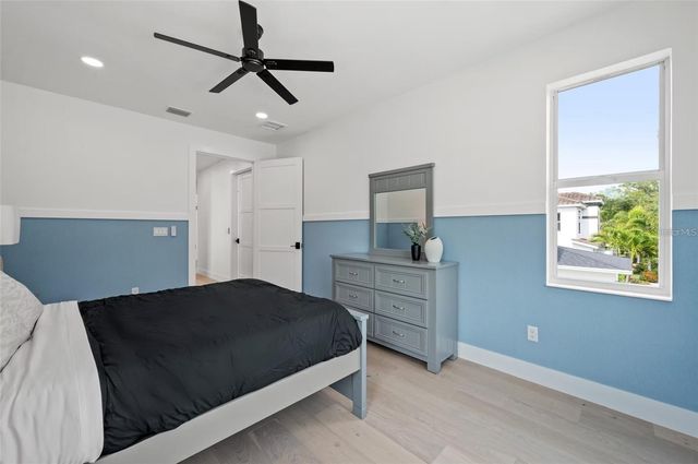 1647 SIESTA DRIVE, Sarasota, FL 34239