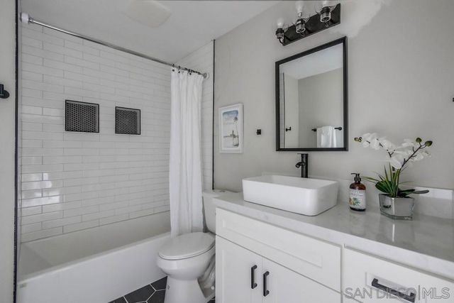 5548 Riley St, San Diego, CA 92110