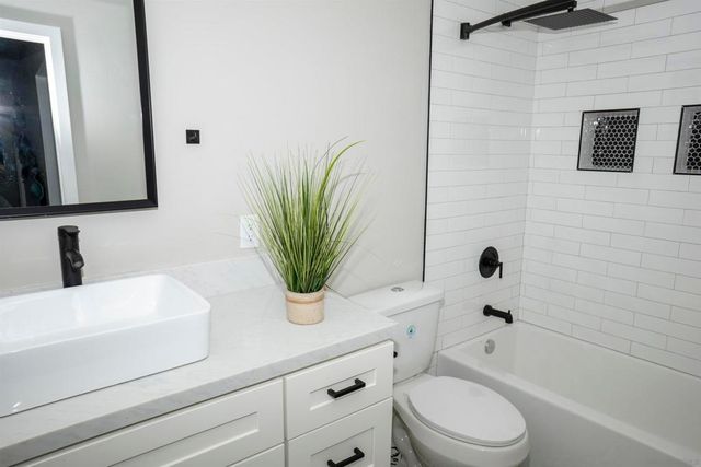 5548 Riley St, San Diego, CA 92110