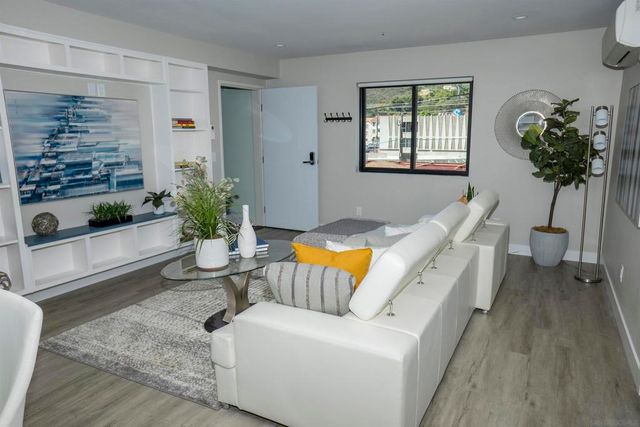 5548 Riley St, San Diego, CA 92110
