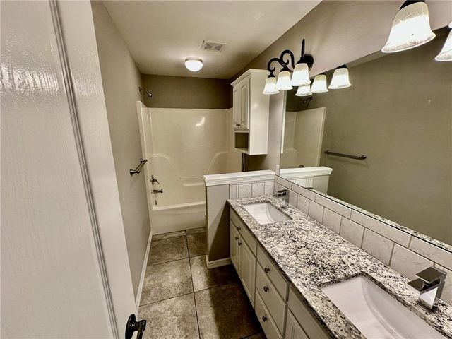 3908 SW Hawthorne Street, Bentonville, AR 72712