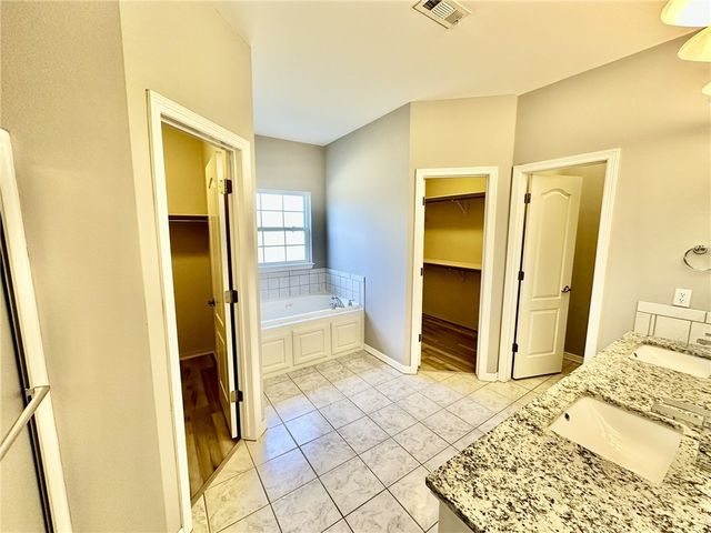 3908 SW Hawthorne Street, Bentonville, AR 72712