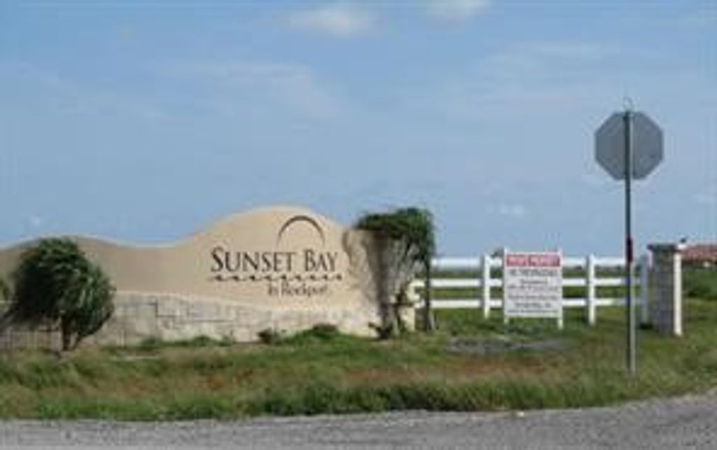 102 Sunrise Dr, Rockport, TX 78382 — exterior
