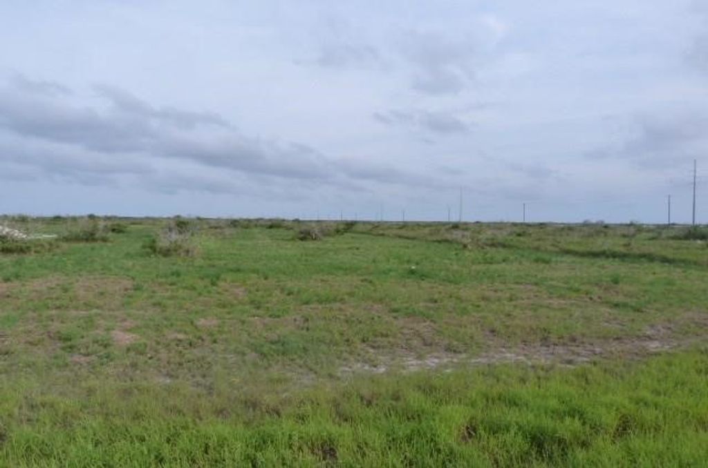 102 Sunrise Dr, Rockport, TX 78382 — photo 2
