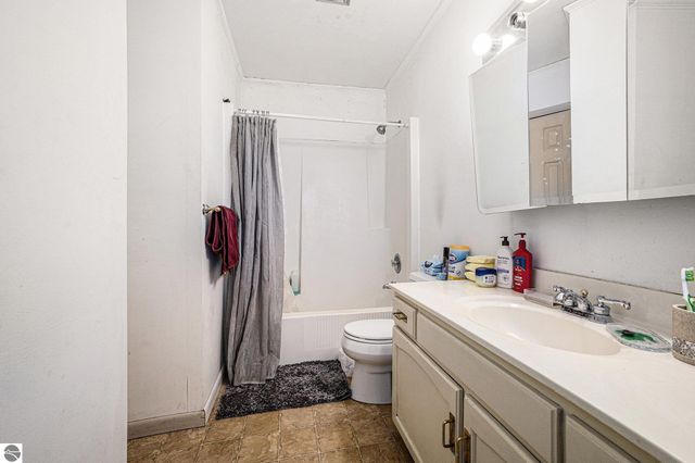 2514 N West Silver Lake Road, Traverse City, MI 49685